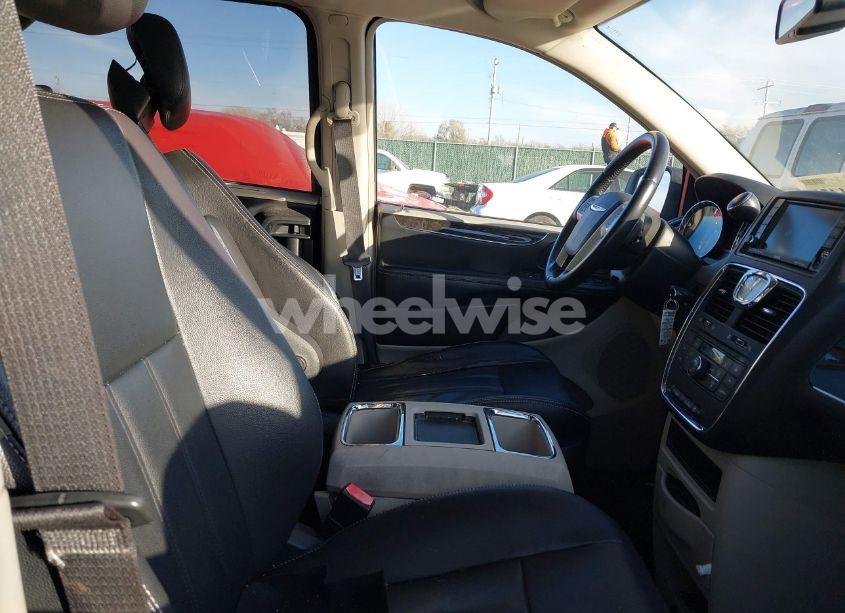 Photo 5 of 2014 Chrysler Town & COUNTRY TOURING (VIN 2C4RC1BG1ER372524)