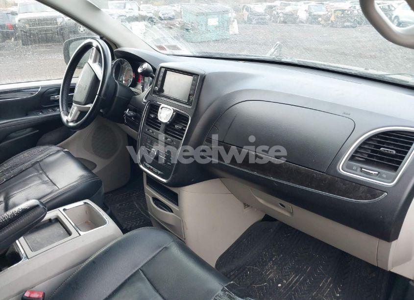 Photo 5 of 2014 Chrysler Town & COUNTRY TOURING (VIN 2C4RC1BG1ER398699)