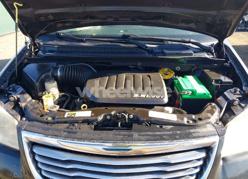 Photo 10 of 2014 Chrysler Town & COUNTRY TOURING (VIN 2C4RC1BG1ER409958)