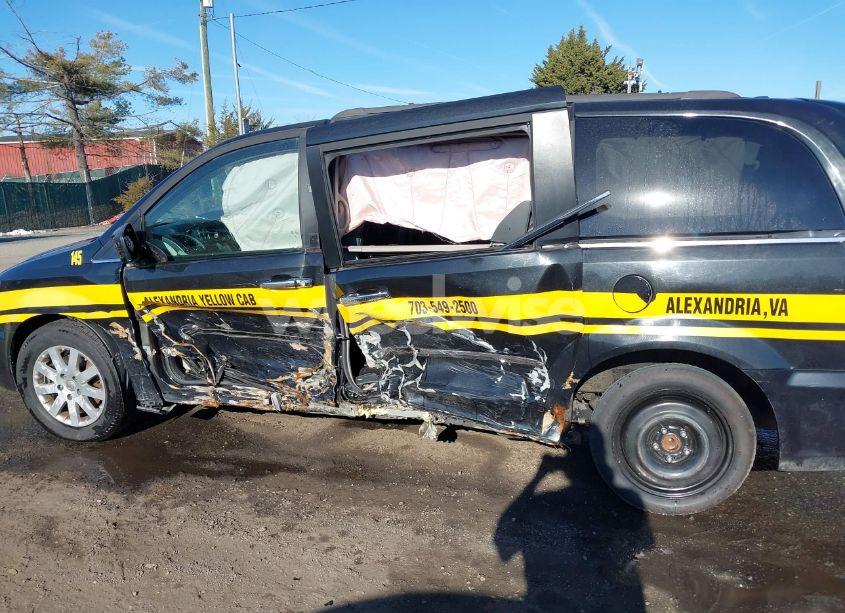 Photo 15 of 2014 Chrysler Town & COUNTRY TOURING (VIN 2C4RC1BG1ER409958)