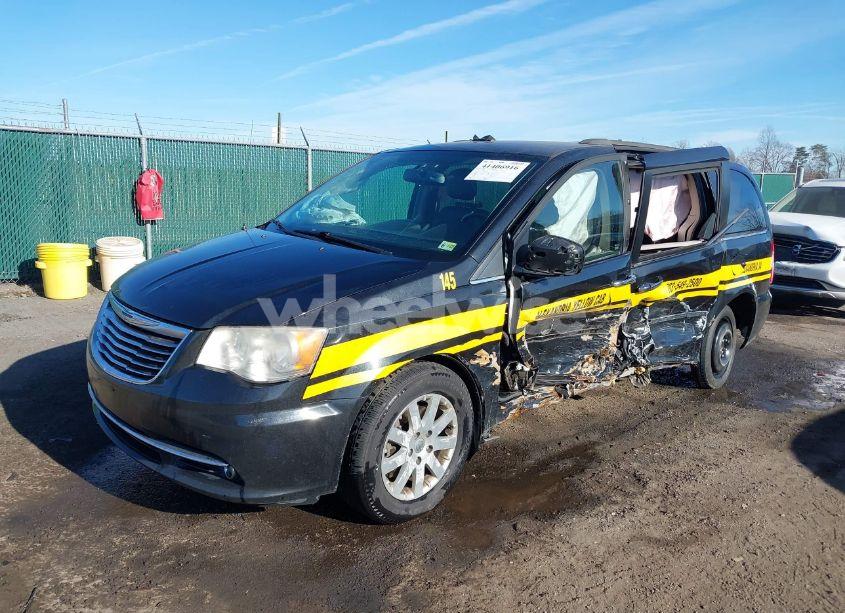 Photo 2 of 2014 Chrysler Town & COUNTRY TOURING (VIN 2C4RC1BG1ER409958)