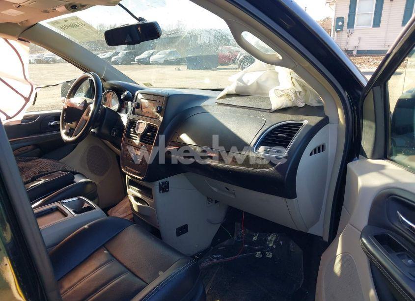 Photo 5 of 2014 Chrysler Town & COUNTRY TOURING (VIN 2C4RC1BG1ER409958)