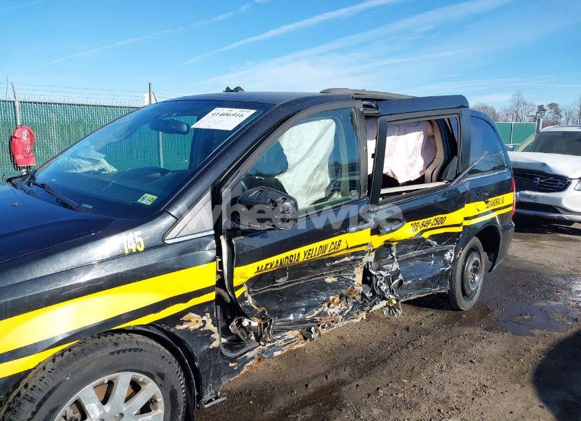 Photo 6 of 2014 Chrysler Town & COUNTRY TOURING (VIN 2C4RC1BG1ER409958)