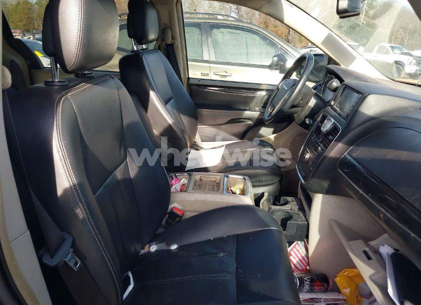 Photo 5 of 2014 Chrysler Town & COUNTRY TOURING (VIN 2C4RC1BG1ER418725)