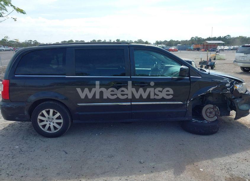 Photo 13 of 2014 Chrysler Town & COUNTRY TOURING (VIN 2C4RC1BG1ER435461)