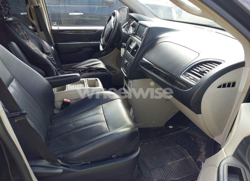 Photo 5 of 2014 Chrysler Town & COUNTRY TOURING (VIN 2C4RC1BG1ER435461)