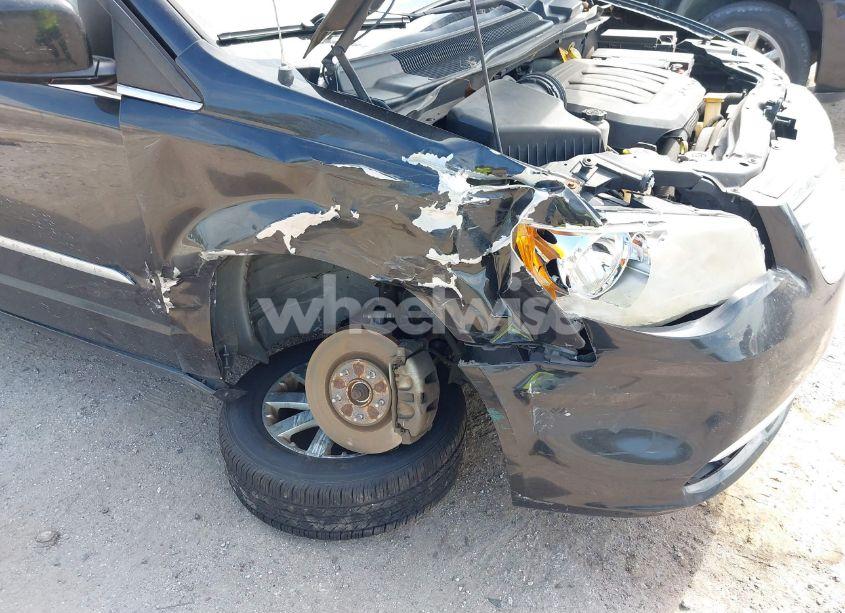 Photo 6 of 2014 Chrysler Town & COUNTRY TOURING (VIN 2C4RC1BG1ER435461)