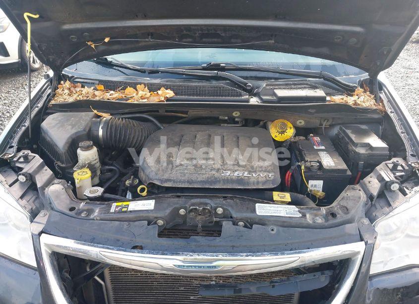 Photo 10 of 2014 Chrysler Town & COUNTRY TOURING (VIN 2C4RC1BG1ER435802)