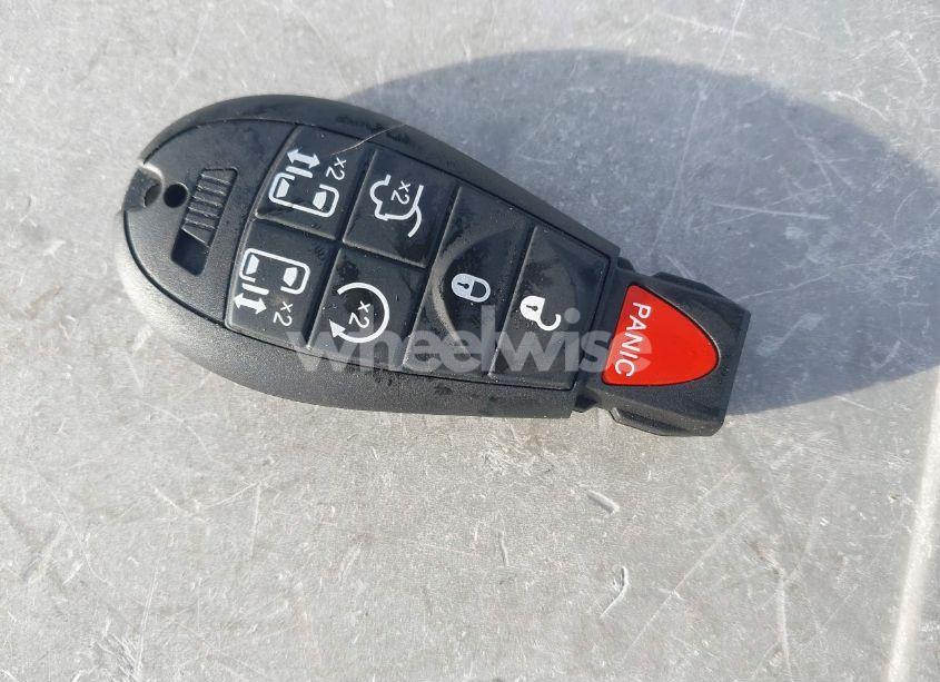 Photo 11 of 2014 Chrysler Town & COUNTRY TOURING (VIN 2C4RC1BG1ER435802)