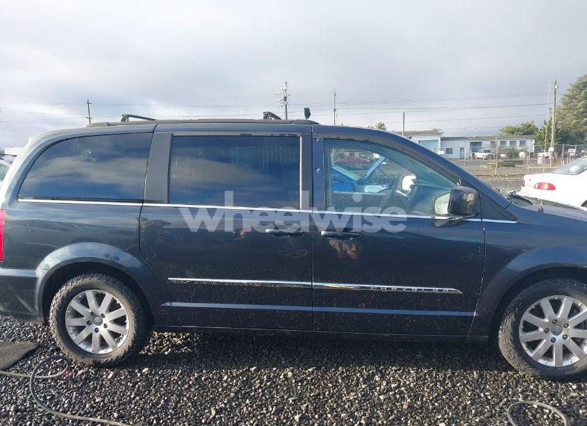 Photo 13 of 2014 Chrysler Town & COUNTRY TOURING (VIN 2C4RC1BG1ER435802)