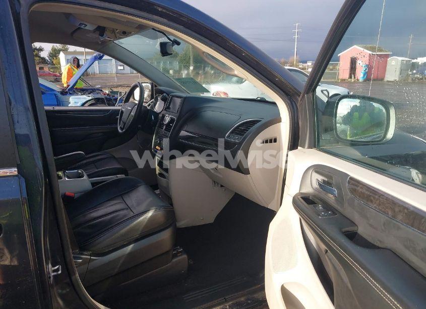 Photo 5 of 2014 Chrysler Town & COUNTRY TOURING (VIN 2C4RC1BG1ER435802)