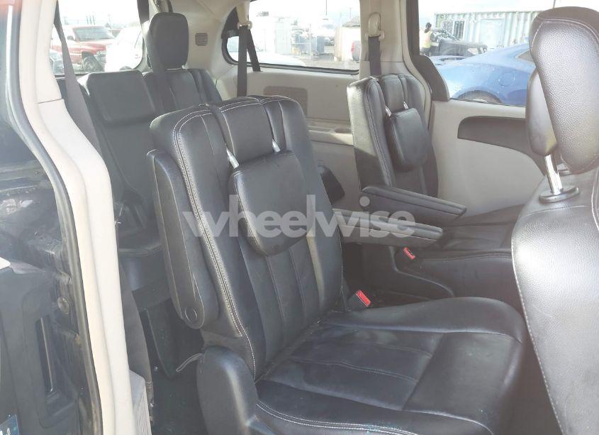 Photo 8 of 2014 Chrysler Town & COUNTRY TOURING (VIN 2C4RC1BG1ER435802)