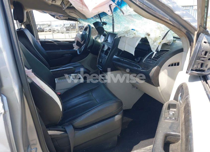 Photo 5 of 2014 Chrysler Town & COUNTRY TOURING (VIN 2C4RC1BG1ER439557)