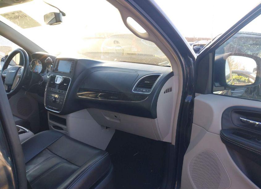 Photo 5 of 2014 Chrysler Town & COUNTRY TOURING (VIN 2C4RC1BG1ER445102)