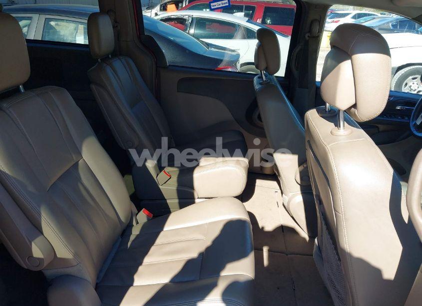 Photo 8 of 2014 Chrysler Town & COUNTRY TOURING (VIN 2C4RC1BG1ER445133)