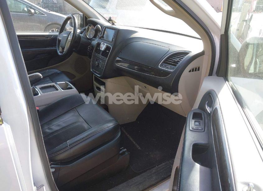 Photo 5 of 2015 Chrysler Town & COUNTRY TOURING (VIN 2C4RC1BG1FR545296)