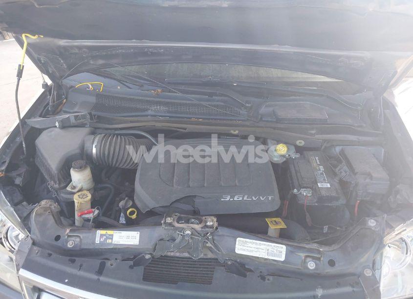 Photo 10 of 2015 Chrysler Town & COUNTRY TOURING (VIN 2C4RC1BG1FR595728)