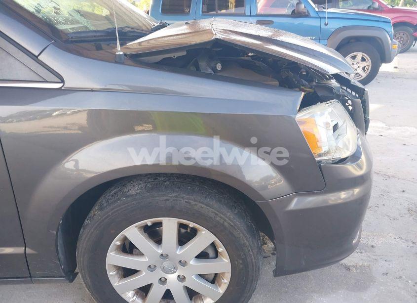 Photo 15 of 2015 Chrysler Town & COUNTRY TOURING (VIN 2C4RC1BG1FR595728)