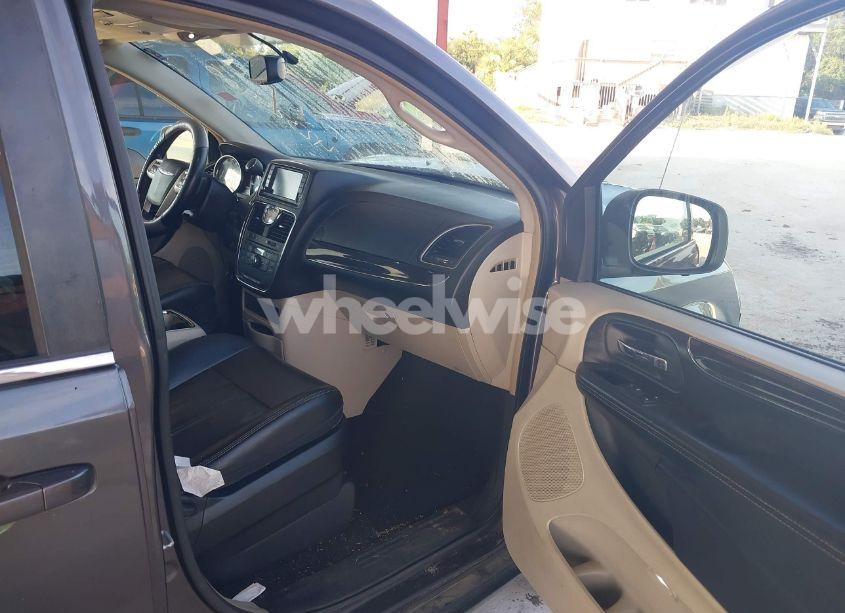 Photo 5 of 2015 Chrysler Town & COUNTRY TOURING (VIN 2C4RC1BG1FR595728)