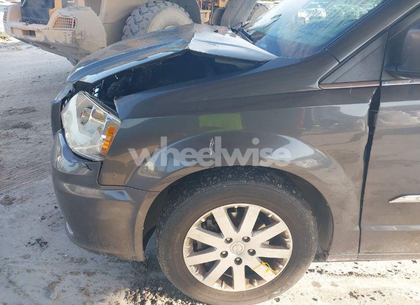 Photo 6 of 2015 Chrysler Town & COUNTRY TOURING (VIN 2C4RC1BG1FR595728)