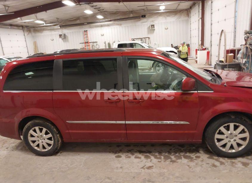 Photo 13 of 2015 Chrysler Town & COUNTRY TOURING (VIN 2C4RC1BG1FR618568)