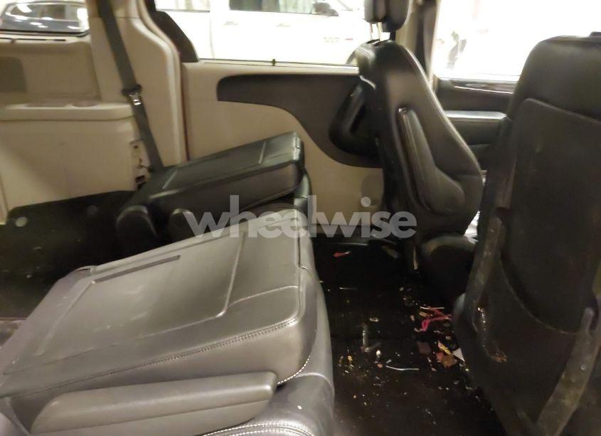 Photo 8 of 2015 Chrysler Town & COUNTRY TOURING (VIN 2C4RC1BG1FR618568)