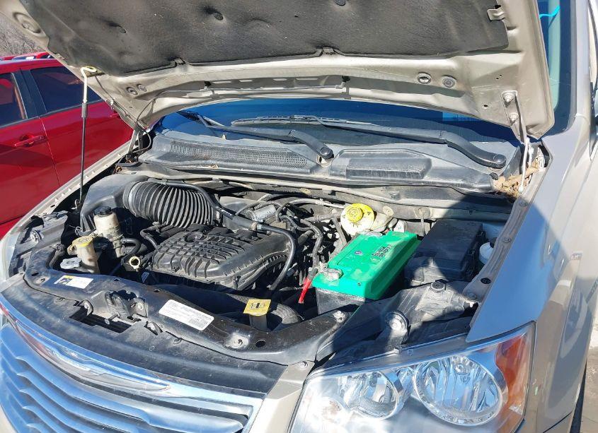 Photo 10 of 2015 Chrysler Town & COUNTRY TOURING (VIN 2C4RC1BG1FR661274)