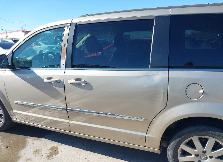 Photo 14 of 2015 Chrysler Town & COUNTRY TOURING (VIN 2C4RC1BG1FR661274)