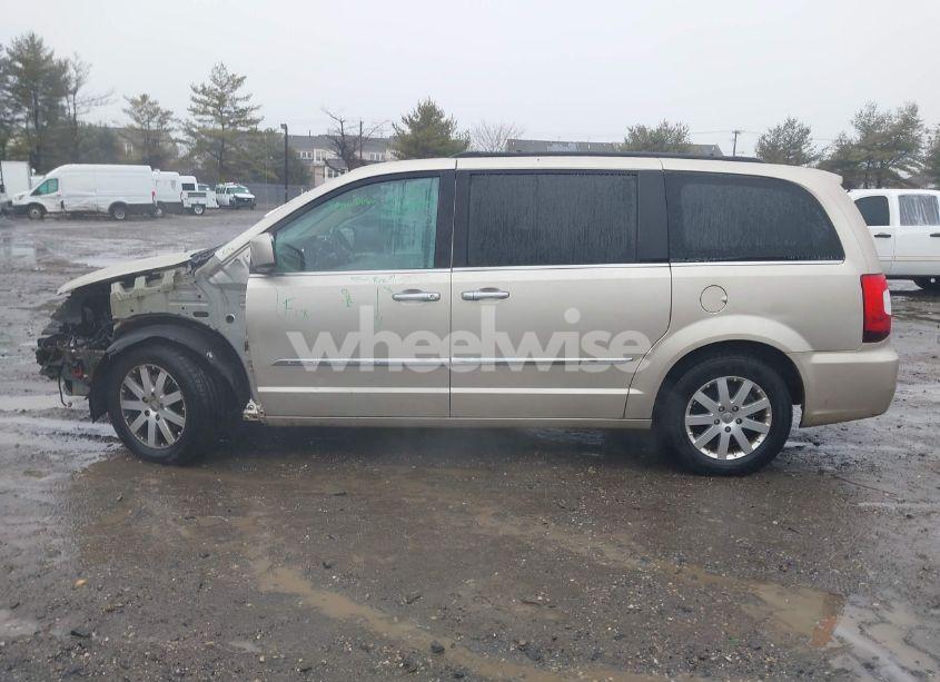 Photo 14 of 2015 Chrysler Town & COUNTRY TOURING (VIN 2C4RC1BG1FR698941)