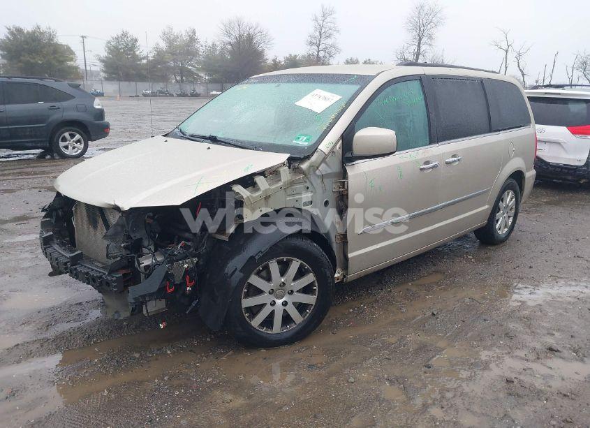 Photo 2 of 2015 Chrysler Town & COUNTRY TOURING (VIN 2C4RC1BG1FR698941)