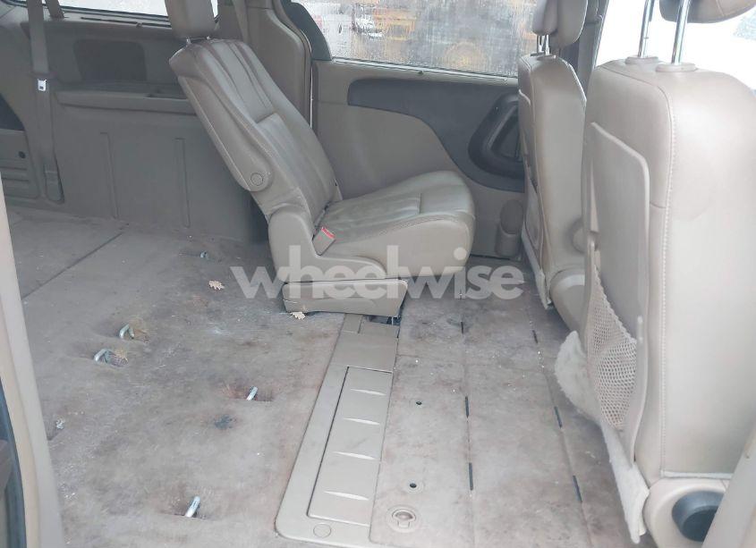 Photo 8 of 2015 Chrysler Town & COUNTRY TOURING (VIN 2C4RC1BG1FR698941)