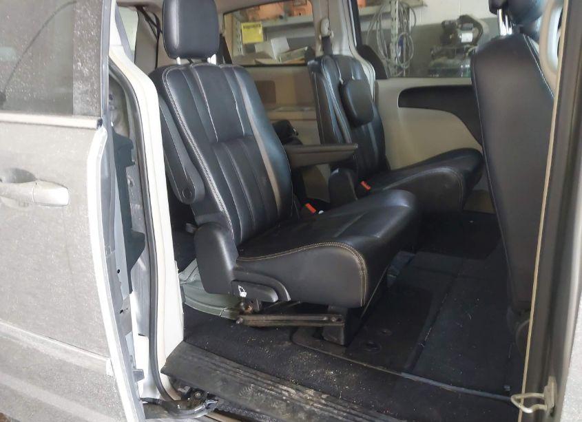 Photo 8 of 2016 Chrysler Town & COUNTRY TOURING (VIN 2C4RC1BG1GR148835)