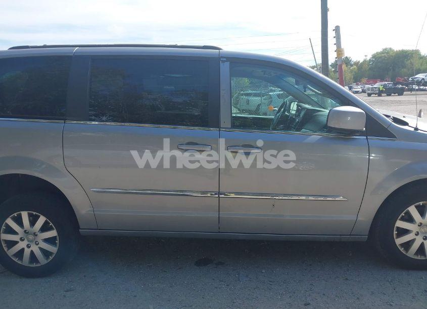 Photo 13 of 2016 Chrysler Town & COUNTRY TOURING (VIN 2C4RC1BG1GR156868)