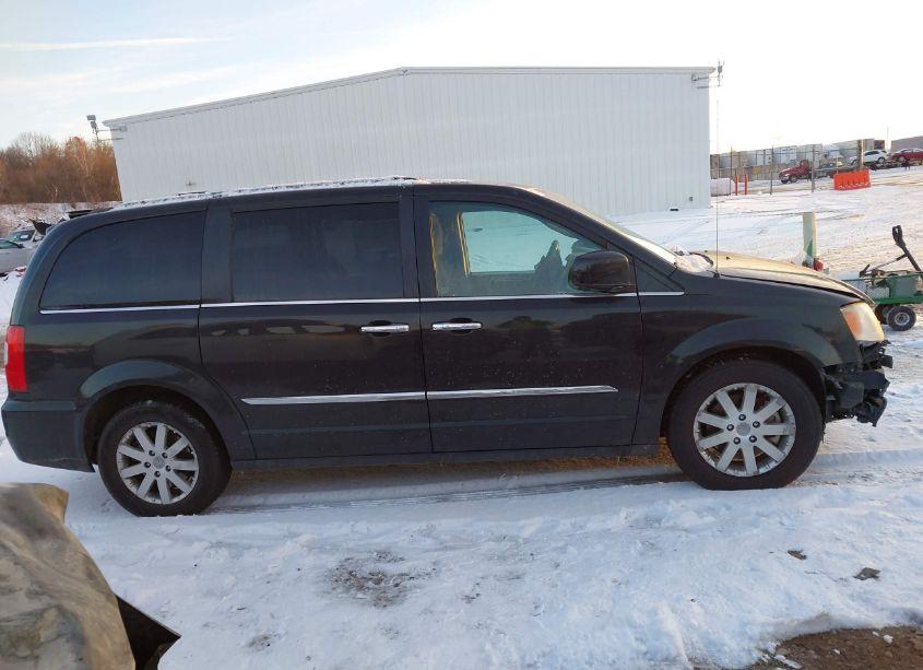 Photo 13 of 2016 Chrysler Town & COUNTRY TOURING (VIN 2C4RC1BG1GR158328)