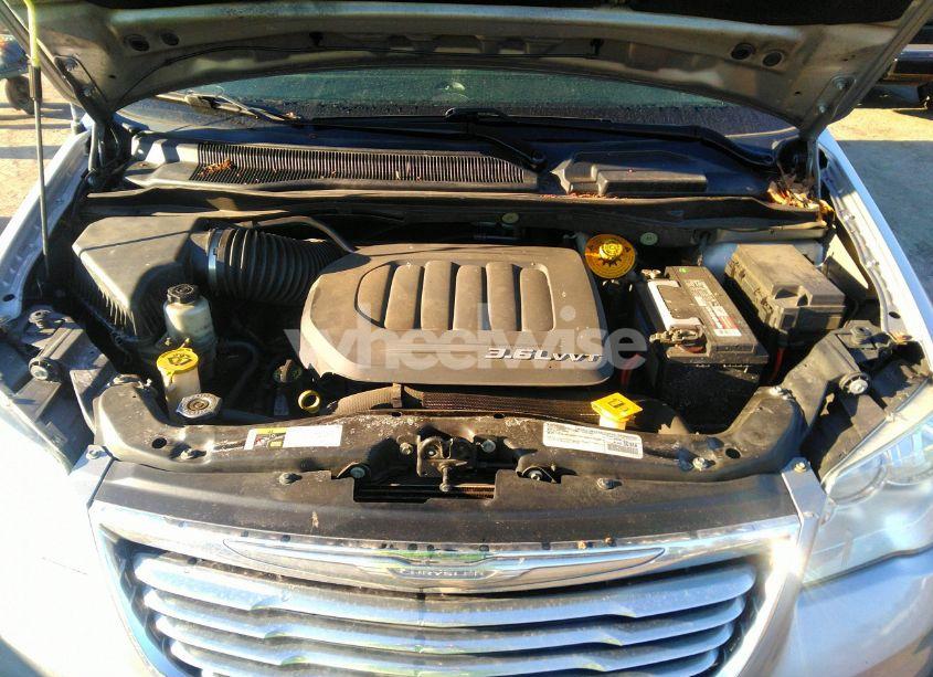 Photo 10 of 2016 Chrysler Town & COUNTRY TOURING (VIN 2C4RC1BG1GR185691)