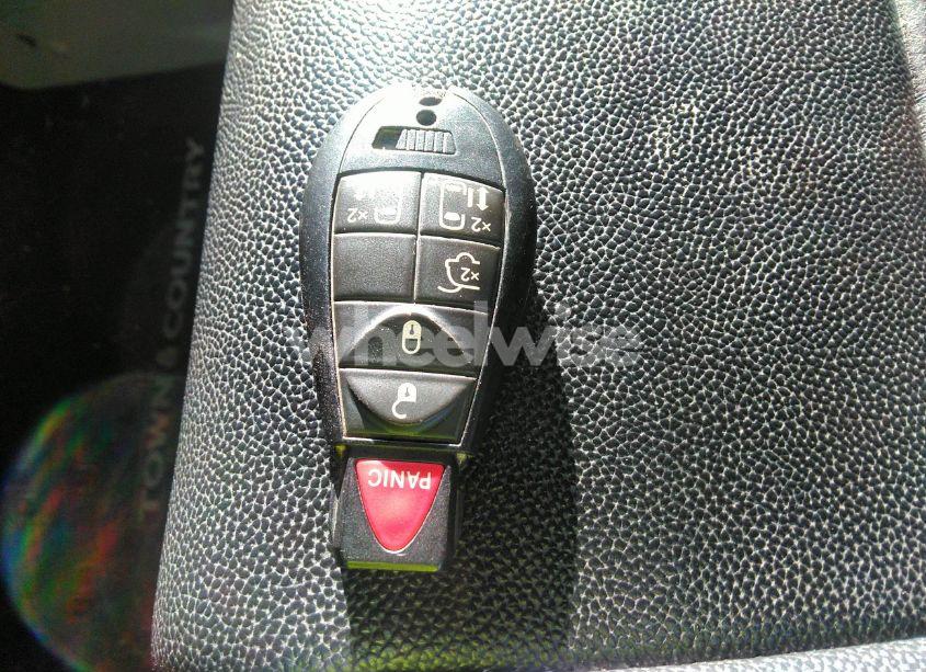 Photo 11 of 2016 Chrysler Town & COUNTRY TOURING (VIN 2C4RC1BG1GR185691)