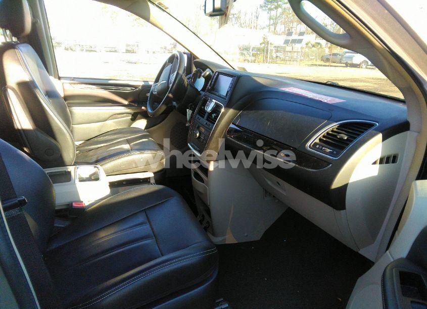 Photo 5 of 2016 Chrysler Town & COUNTRY TOURING (VIN 2C4RC1BG1GR185691)