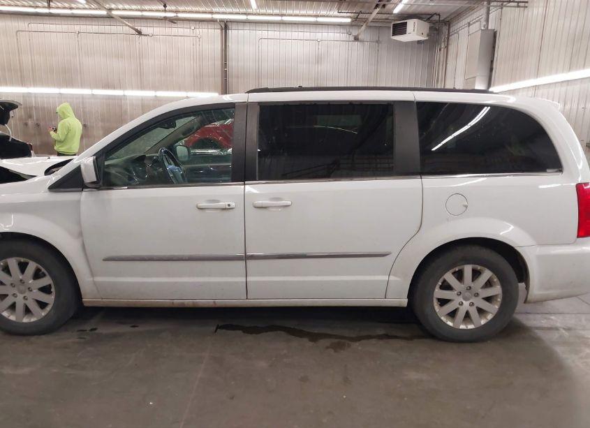 Photo 15 of 2016 Chrysler Town & COUNTRY TOURING (VIN 2C4RC1BG1GR186372)