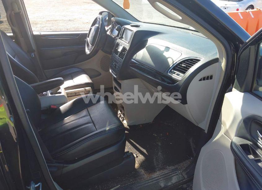 Photo 5 of 2016 Chrysler Town & COUNTRY TOURING (VIN 2C4RC1BG1GR189787)