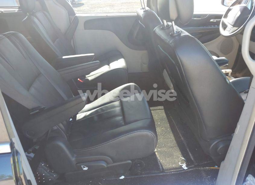 Photo 8 of 2016 Chrysler Town & COUNTRY TOURING (VIN 2C4RC1BG1GR189787)