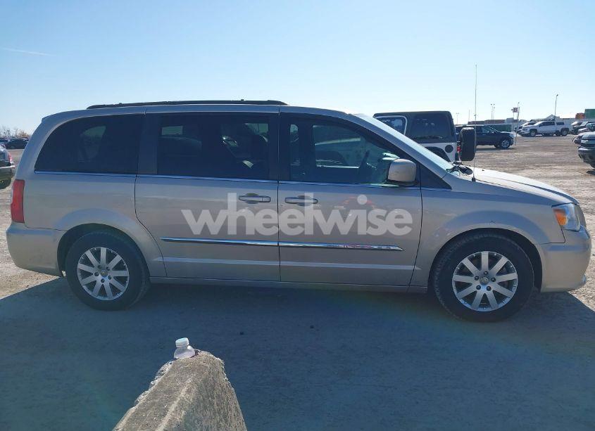 Photo 13 of 2016 Chrysler Town & COUNTRY TOURING (VIN 2C4RC1BG1GR197727)