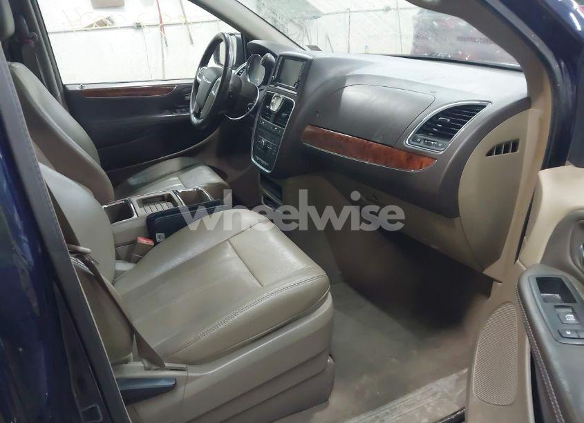 Photo 5 of 2016 Chrysler Town & COUNTRY TOURING (VIN 2C4RC1BG1GR205311)