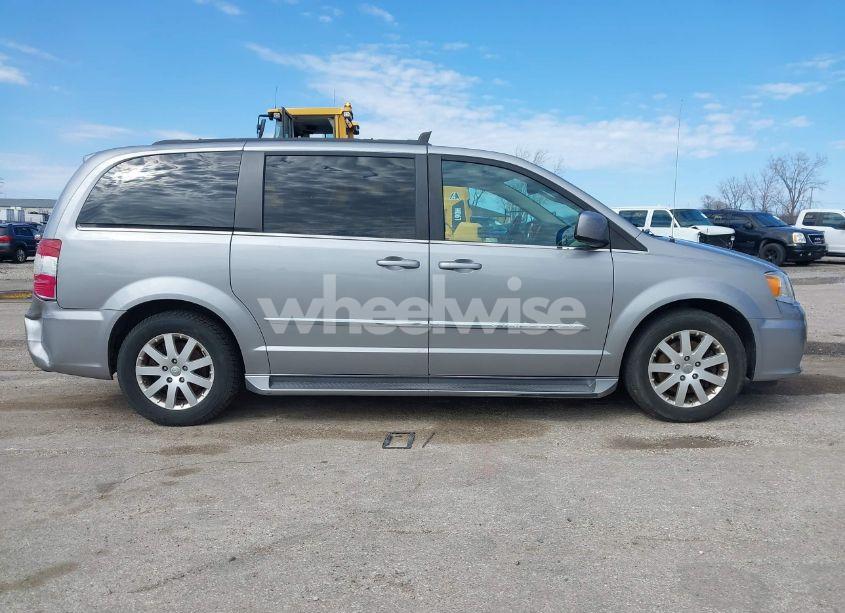 Photo 13 of 2016 Chrysler Town & COUNTRY TOURING (VIN 2C4RC1BG1GR206426)