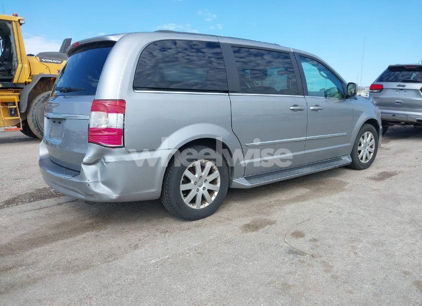 Photo 4 of 2016 Chrysler Town & COUNTRY TOURING (VIN 2C4RC1BG1GR206426)