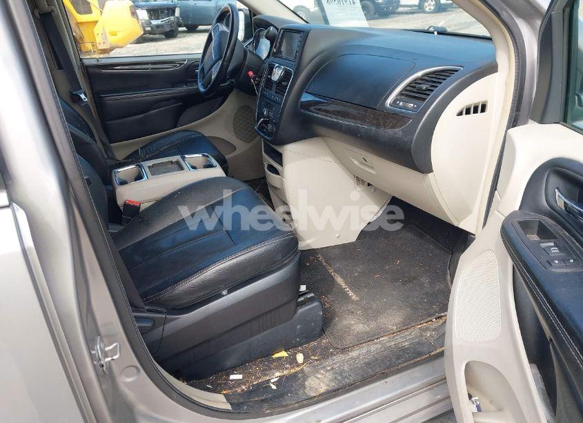 Photo 5 of 2016 Chrysler Town & COUNTRY TOURING (VIN 2C4RC1BG1GR206426)