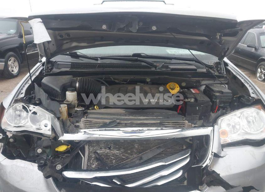 Photo 10 of 2016 Chrysler Town & COUNTRY TOURING (VIN 2C4RC1BG1GR213022)