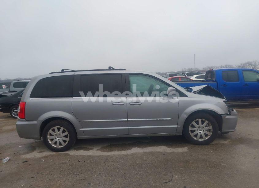 Photo 13 of 2016 Chrysler Town & COUNTRY TOURING (VIN 2C4RC1BG1GR213022)