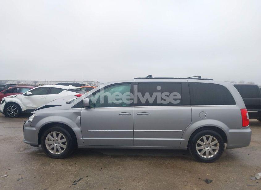 Photo 14 of 2016 Chrysler Town & COUNTRY TOURING (VIN 2C4RC1BG1GR213022)