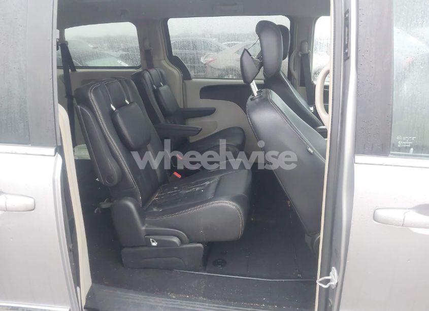 Photo 8 of 2016 Chrysler Town & COUNTRY TOURING (VIN 2C4RC1BG1GR213022)