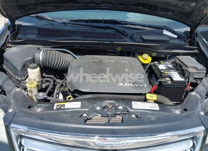 Photo 10 of 2016 Chrysler Town & COUNTRY TOURING (VIN 2C4RC1BG1GR284155)